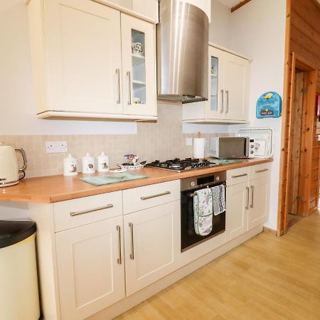 Watersview Lodge Leek Bagian luar foto