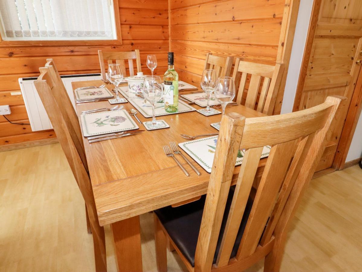 Watersview Lodge Leek Bagian luar foto