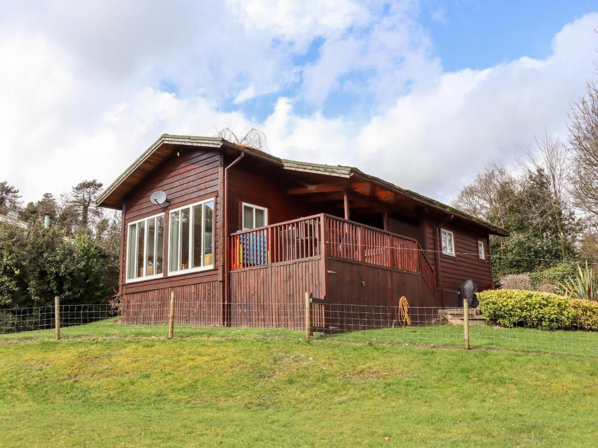 Watersview Lodge Leek Bagian luar foto