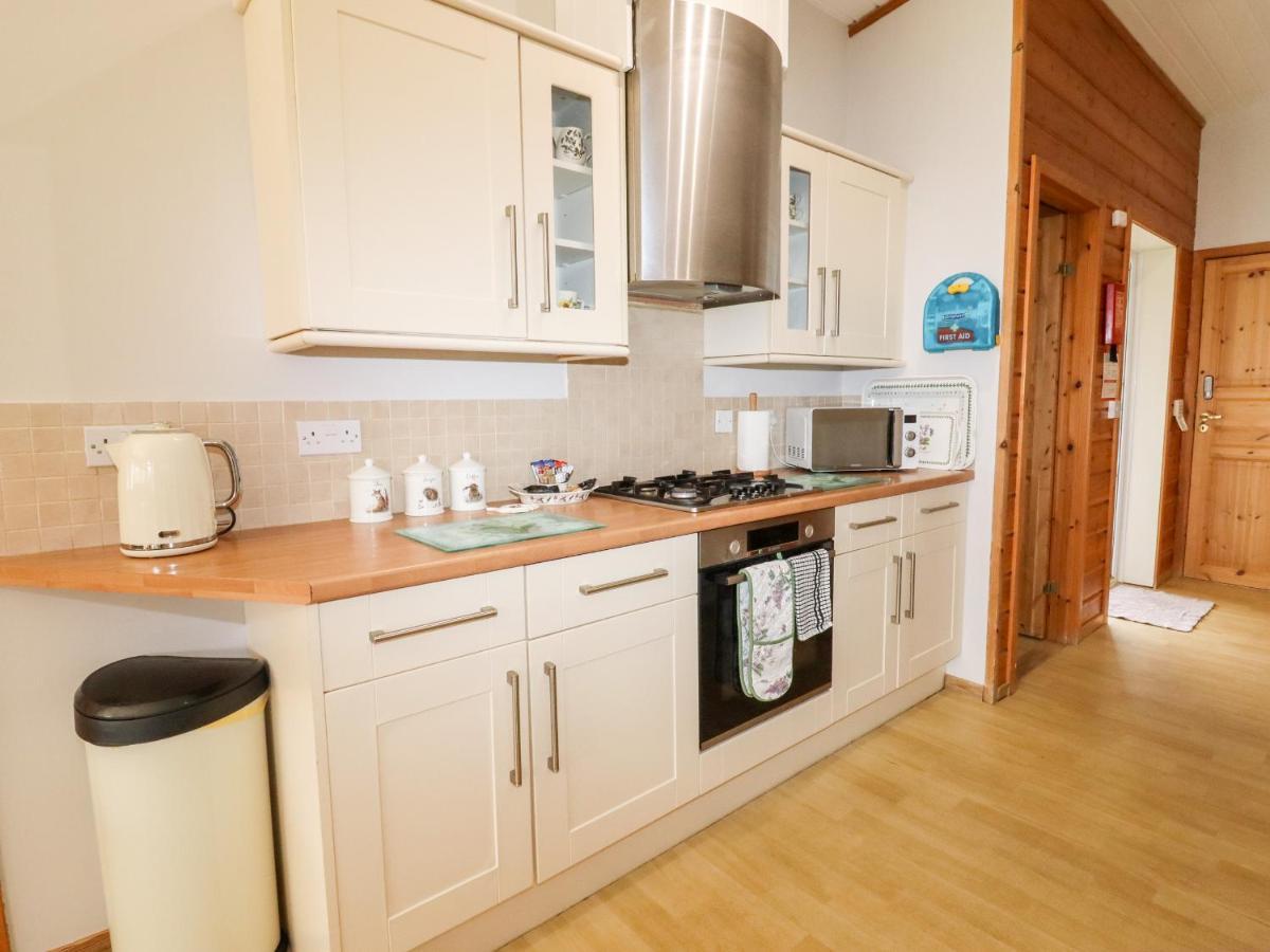 Watersview Lodge Leek Bagian luar foto