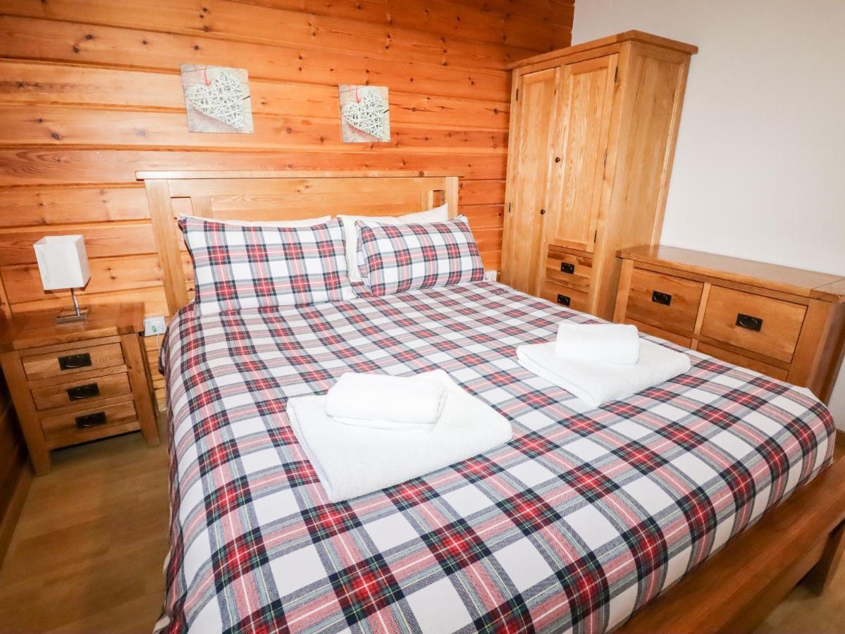 Watersview Lodge Leek Bagian luar foto