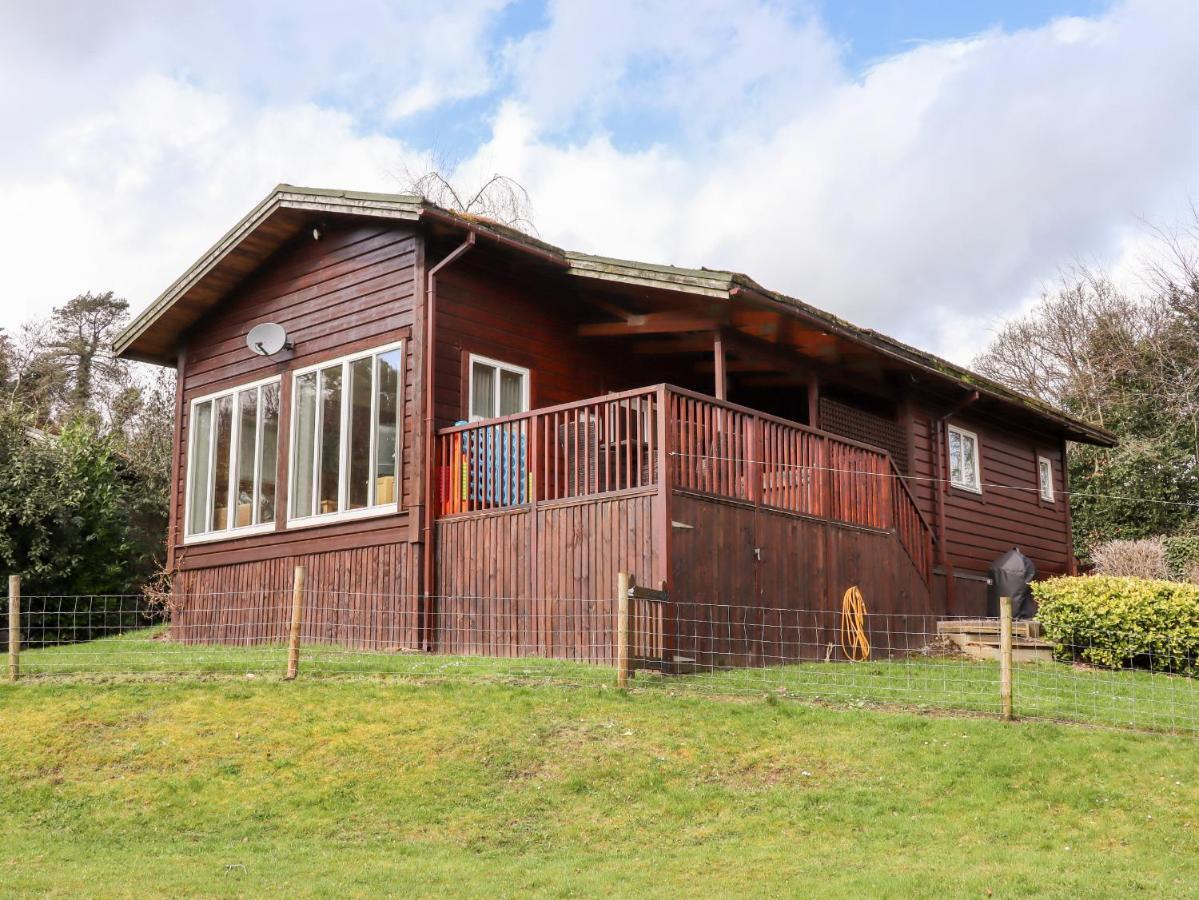 Watersview Lodge Leek Bagian luar foto