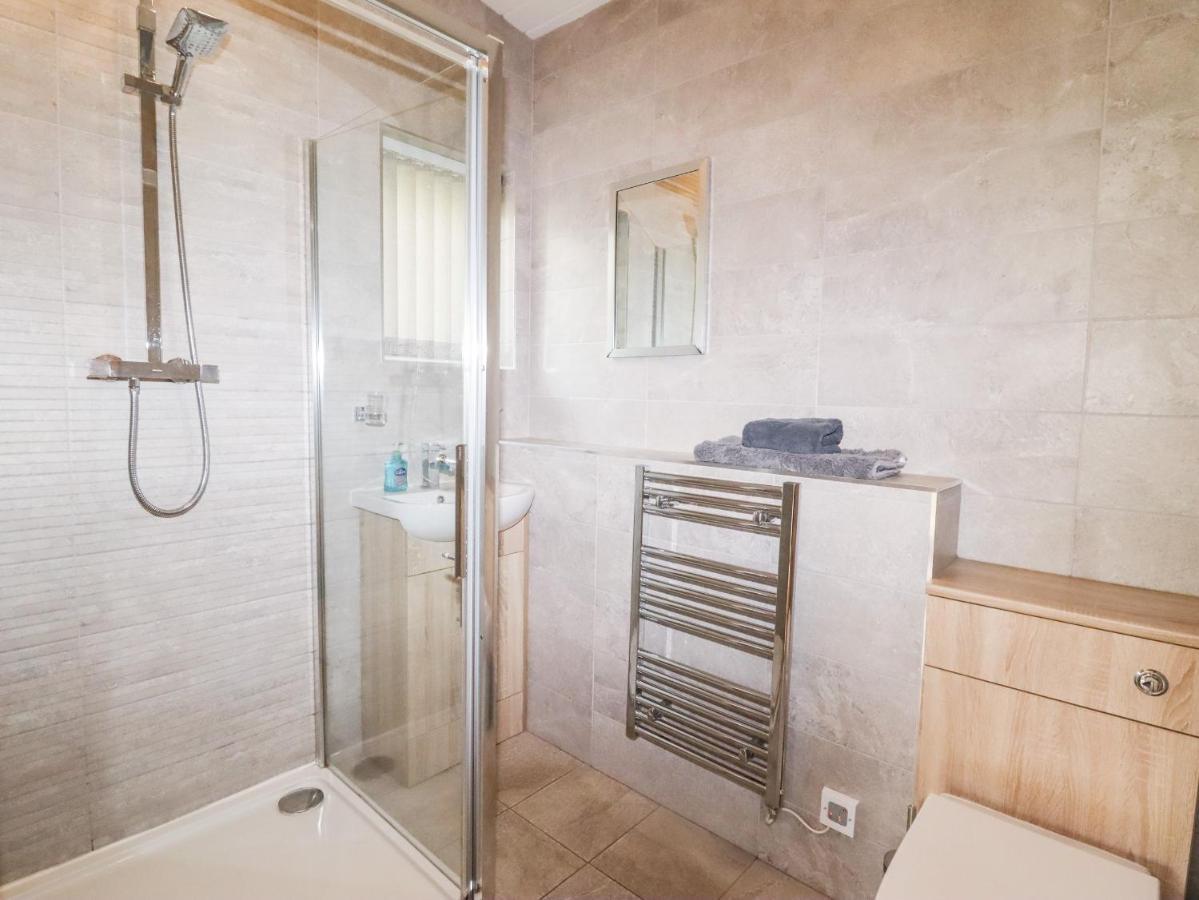 Watersview Lodge Leek Bagian luar foto