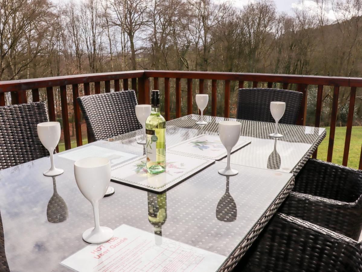Watersview Lodge Leek Bagian luar foto