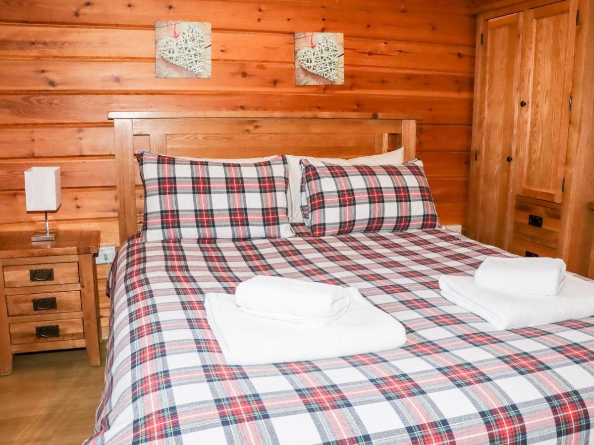 Watersview Lodge Leek Bagian luar foto