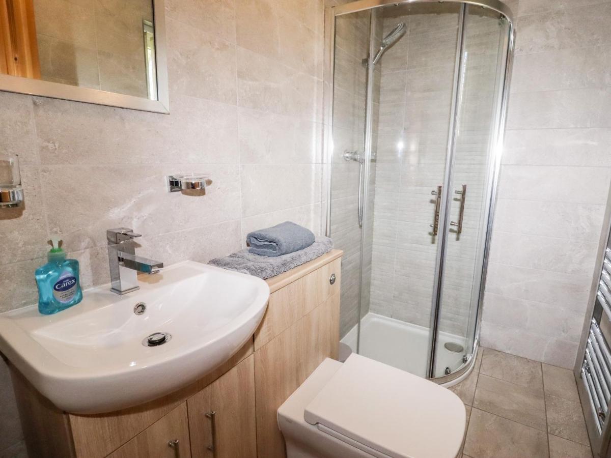 Watersview Lodge Leek Bagian luar foto